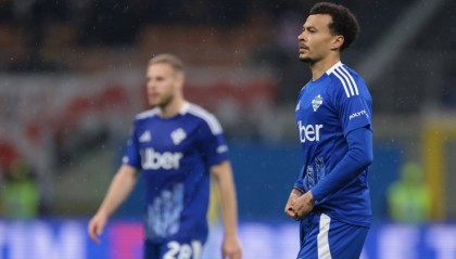 TA：自由球员阿里在热刺的训练基地进行个人训练，保持状态