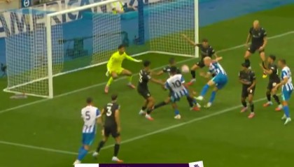 英超8月最佳扑救：曼城门将特拉福德扑出范赫克的射门